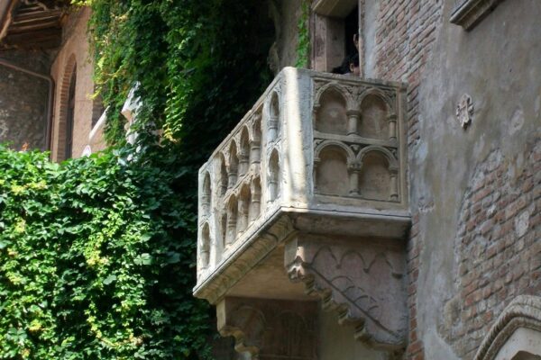 edward-canyes-5jQrdzsjCxE-unsplash edward-canyes-5jQrdzsjCxE-unsplash